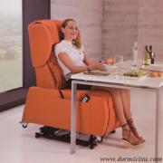 poltrona utilizzata come sedia
